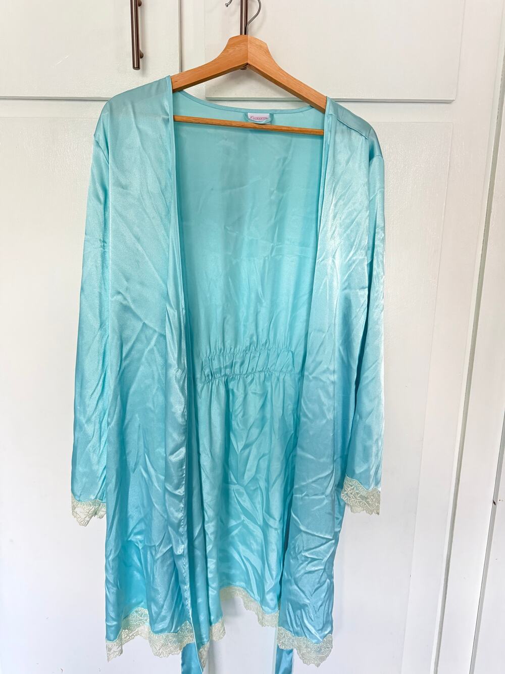 Vintage Enchanting Blue Womens Size Large Cover Up Robe with Lace Detail